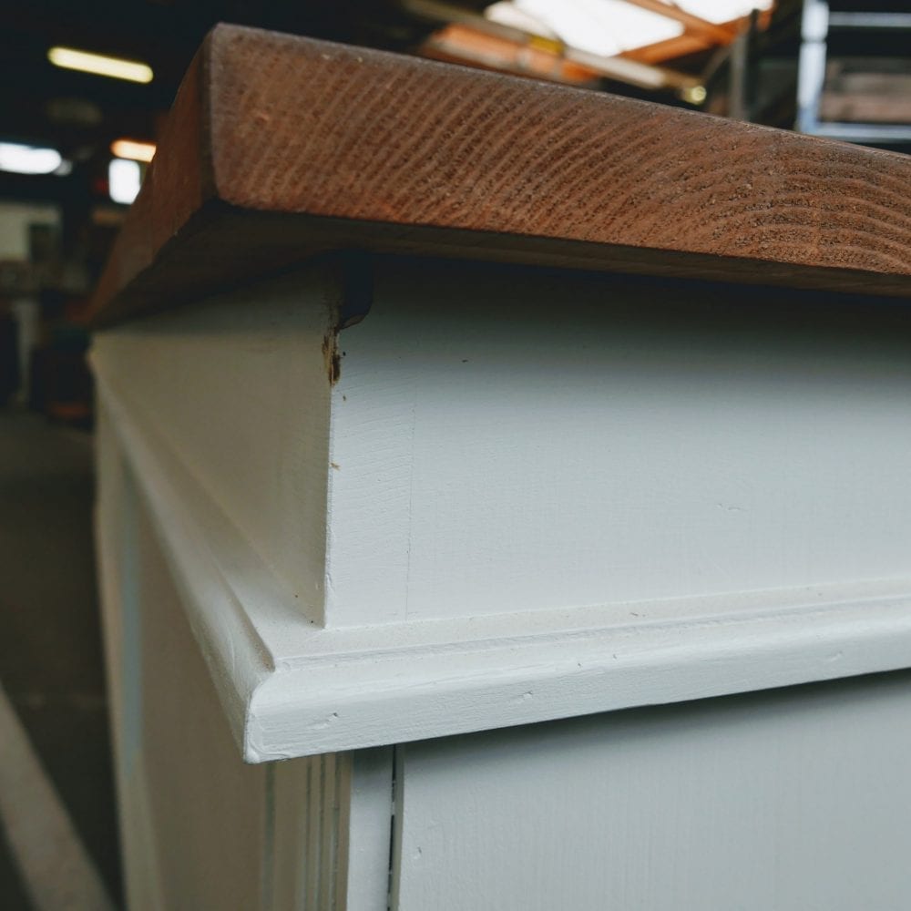 witte houten toog