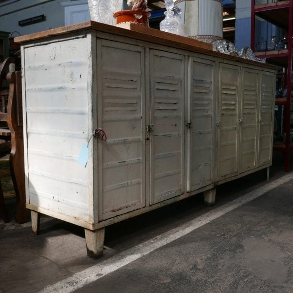 Witte lockerkast