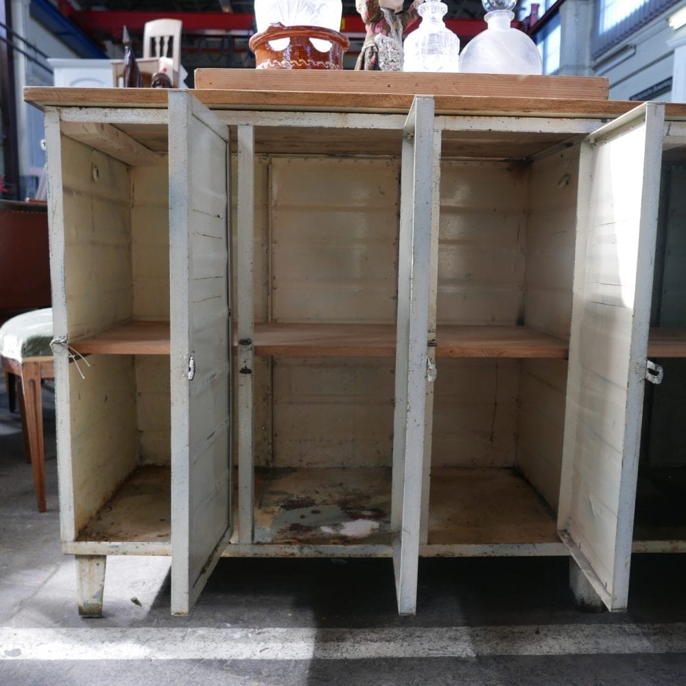 Witte lockerkast