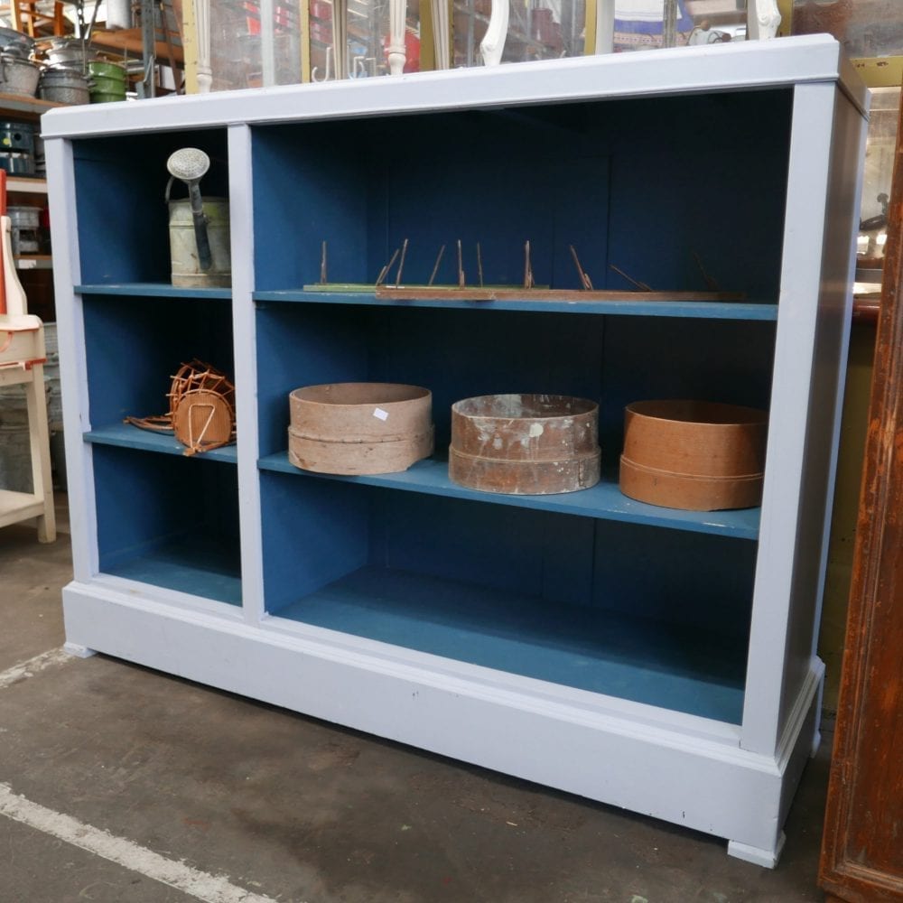 Grijs-blauwe open kast