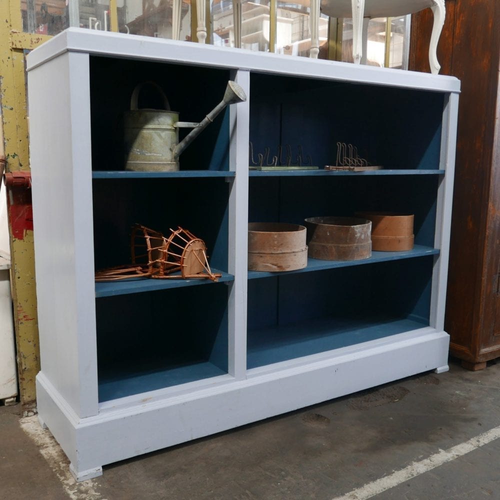 Grijs-blauwe open kast