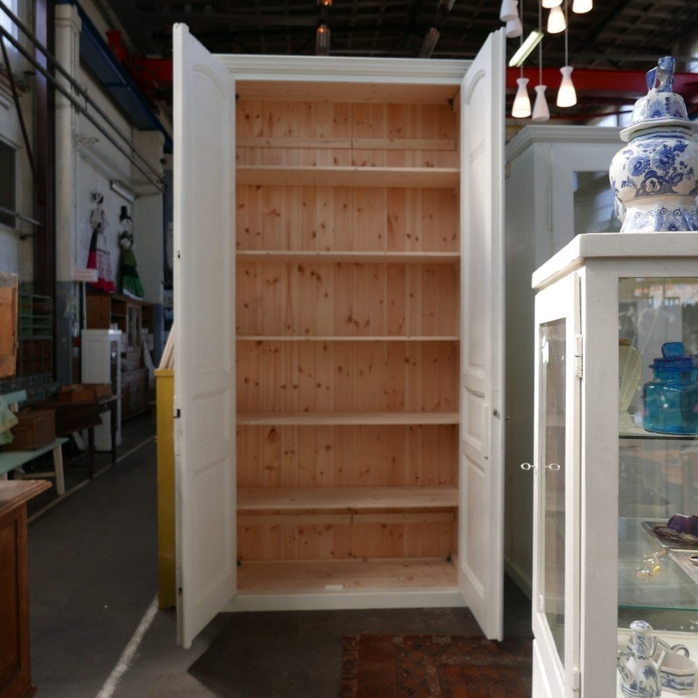 Hoge houten witte kast - Afbeelding 3