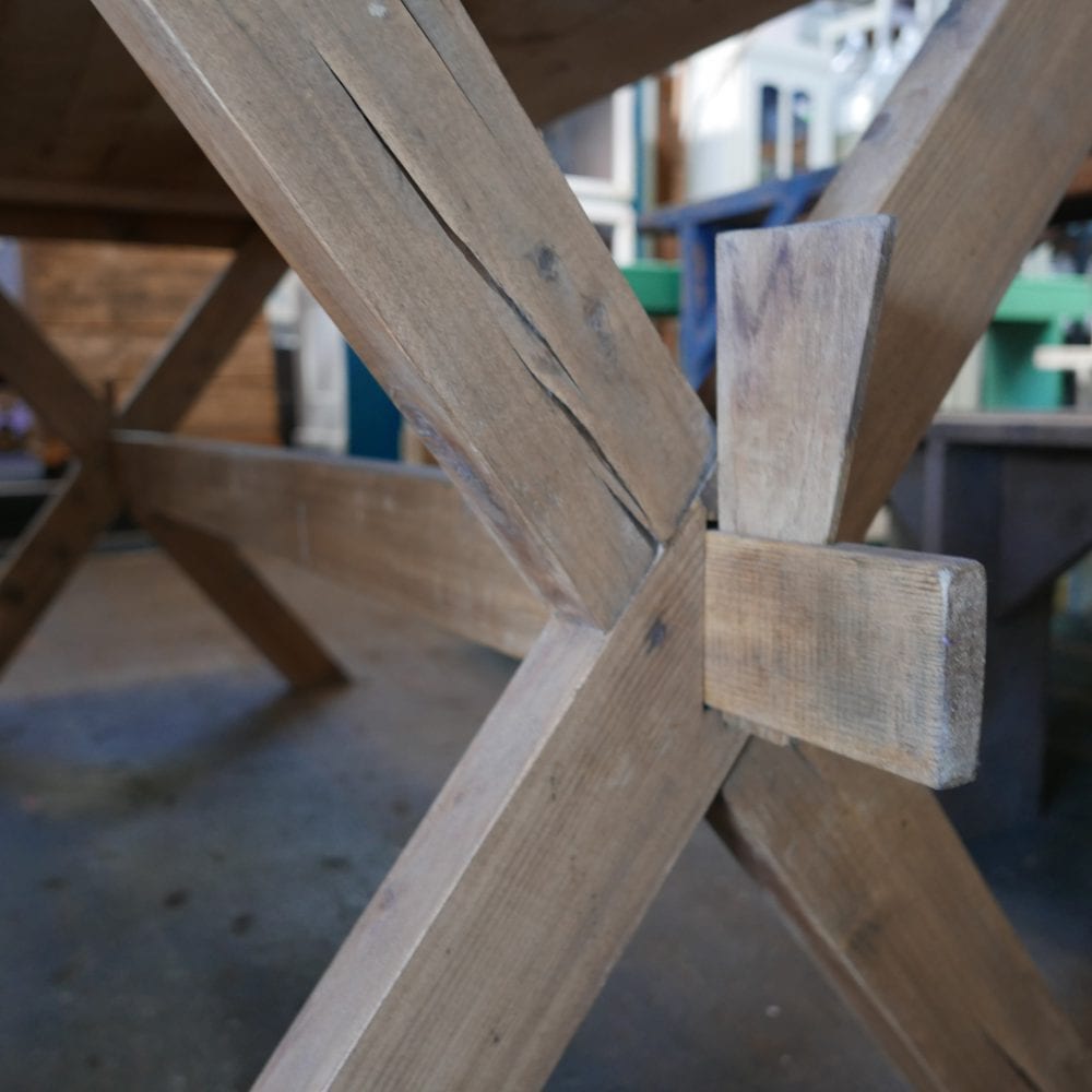 Kruispoot tafel