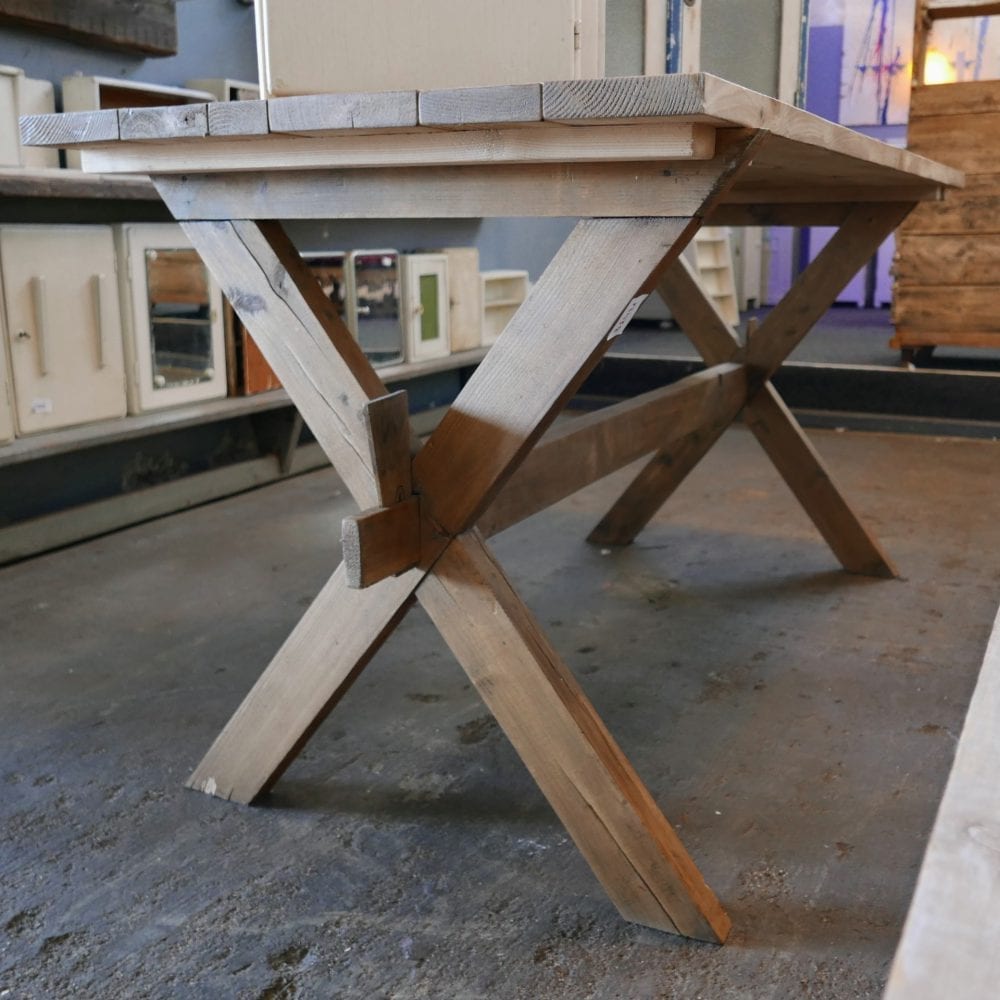 Kruispoot tafel