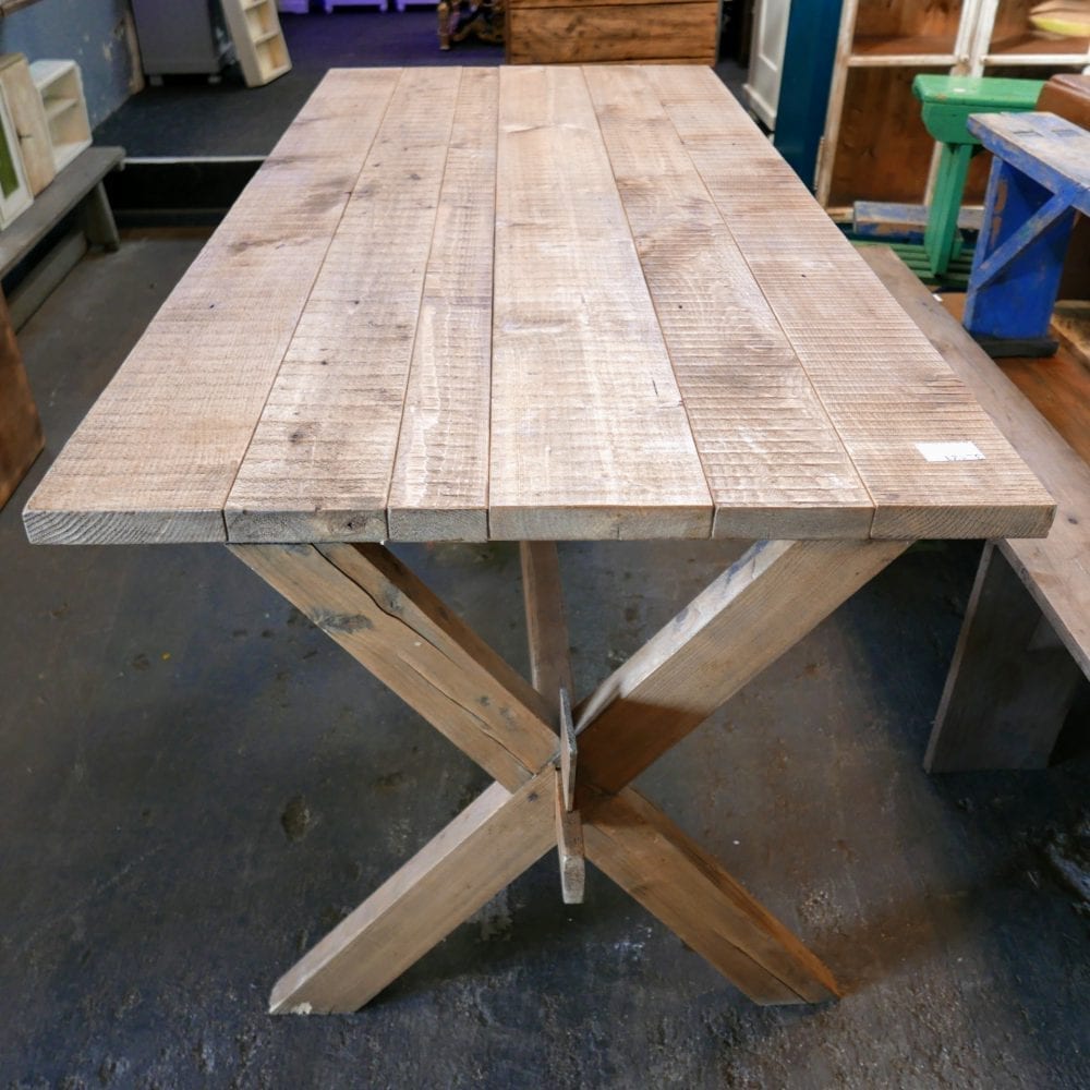 Kruispoot tafel