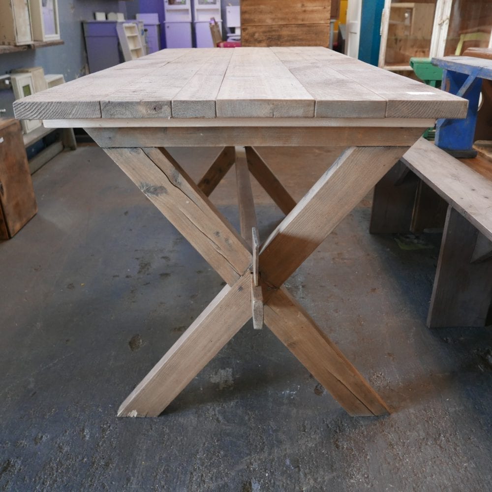 Kruispoot tafel