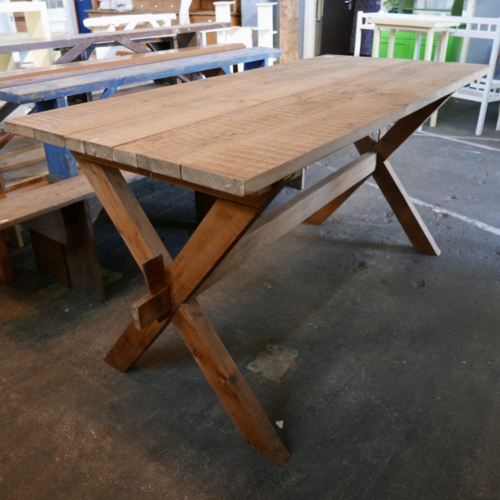 Kruispoot tafel