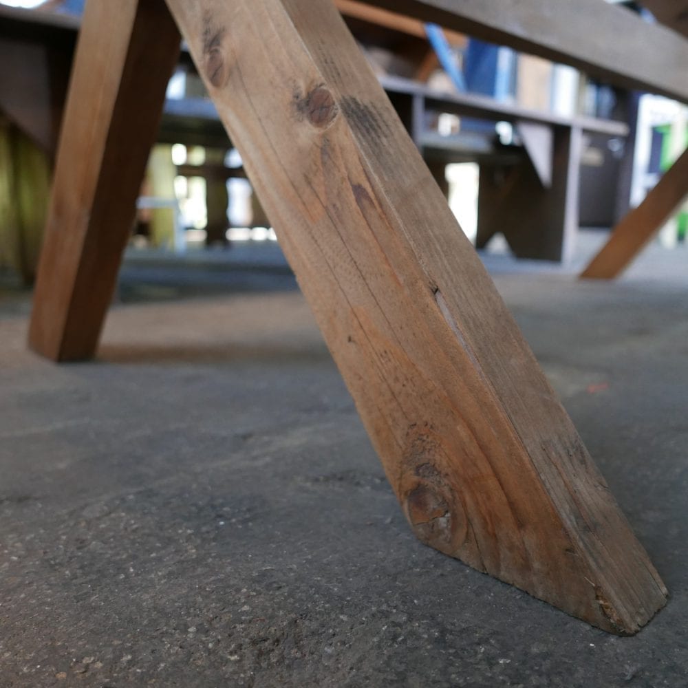 Kruispoot tafel