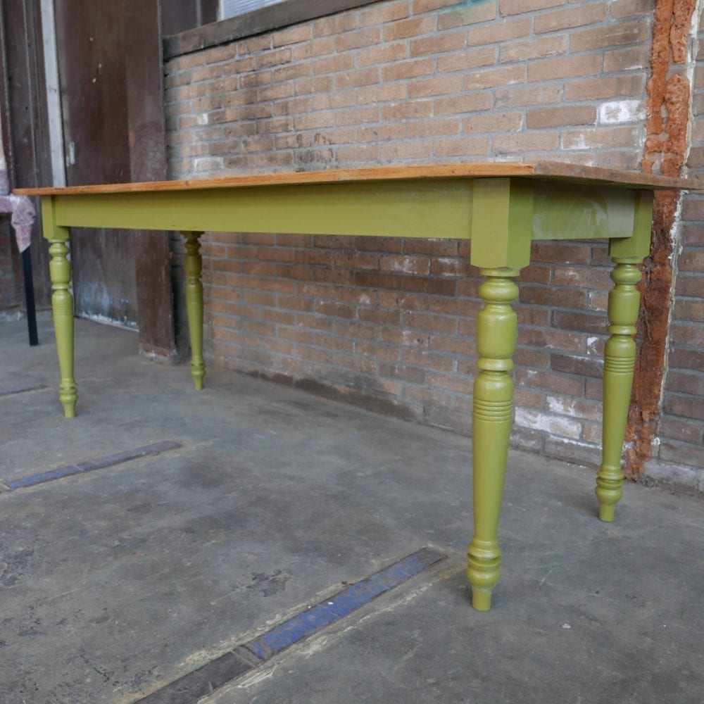 groene houten eettafel