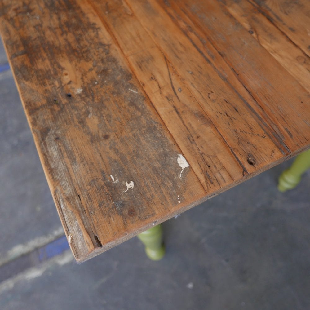 groene houten eettafel