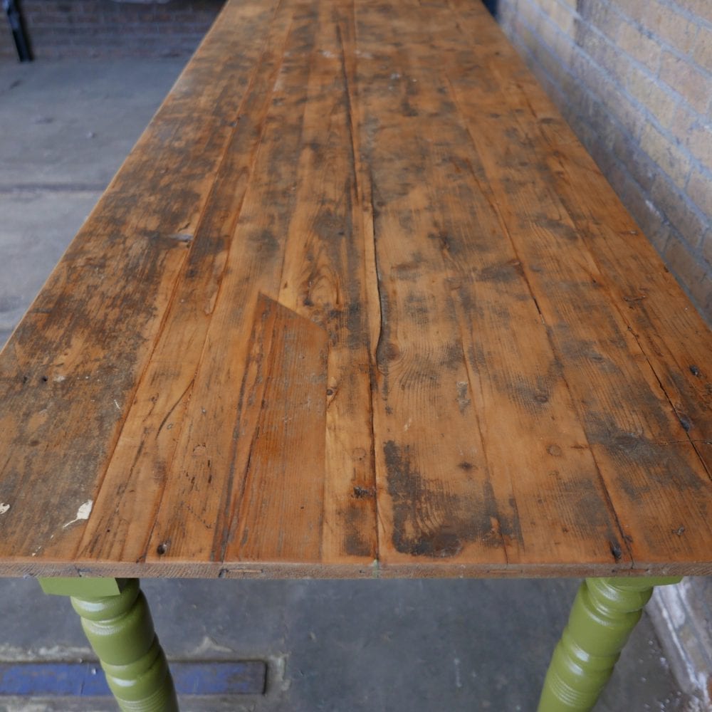 groene houten eettafel