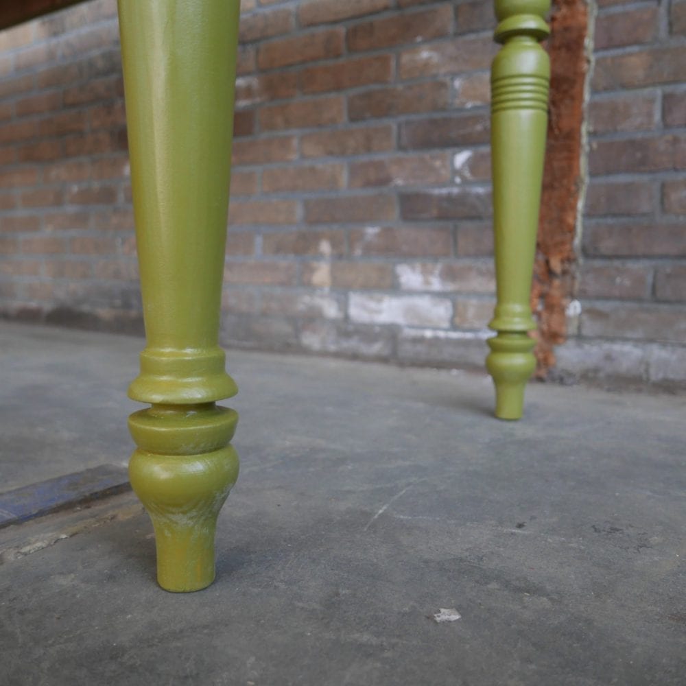 groene houten eettafel