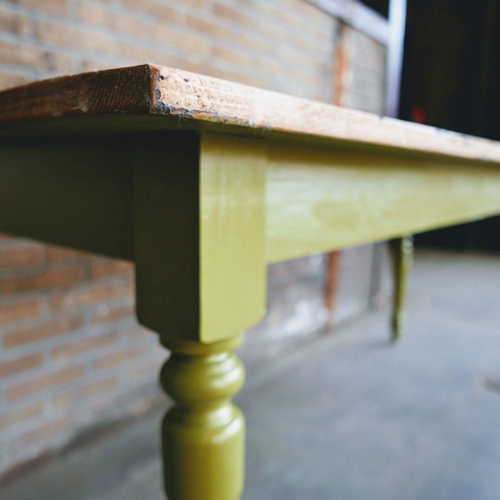 groene houten eettafel