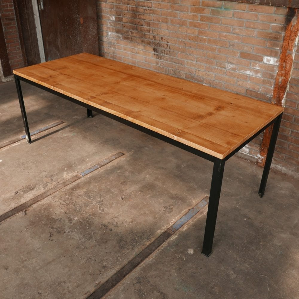 Tafel op maat metalen frame