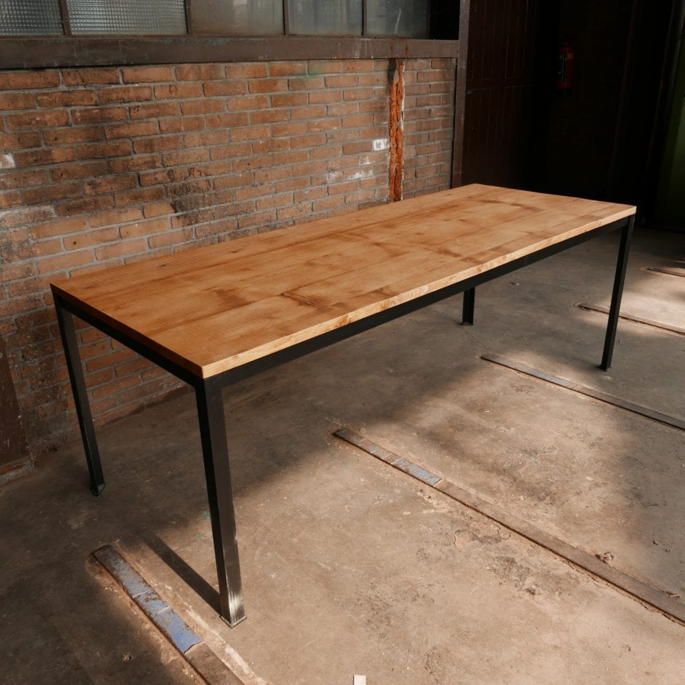 Tafel op maat metalen frame