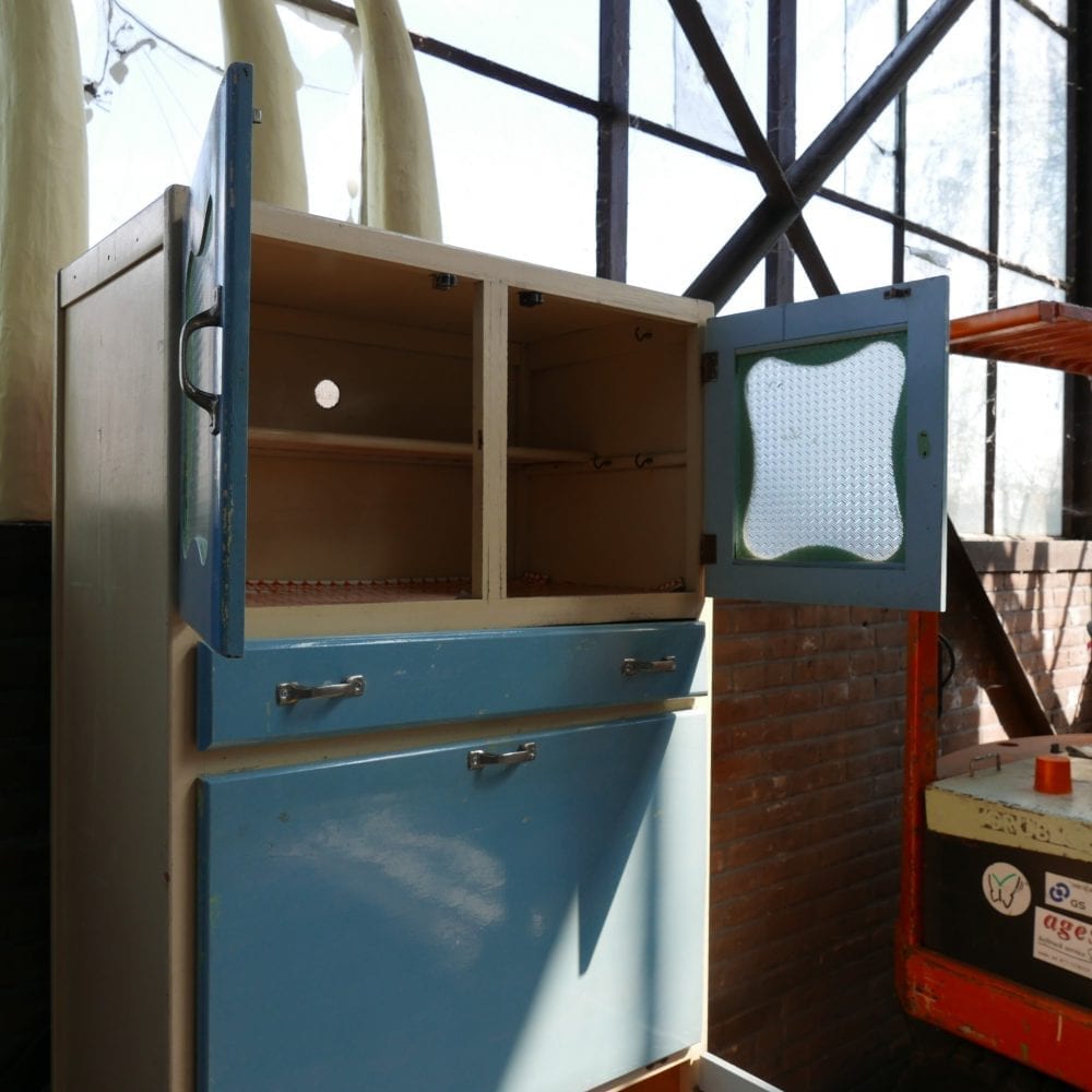 retro blauwe keukenkast