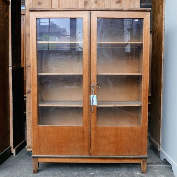 Houten vitrinekast