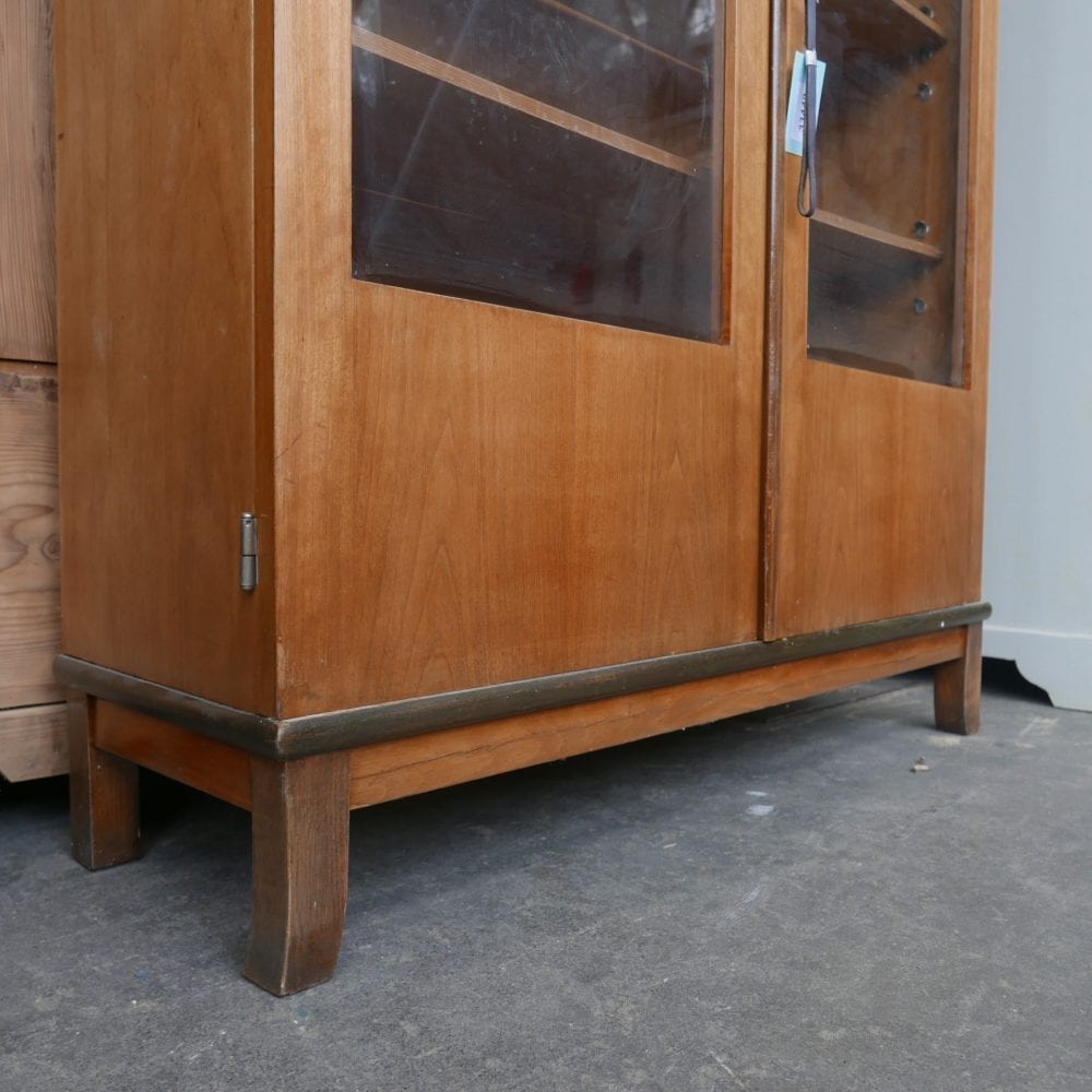 Houten vitrinekast