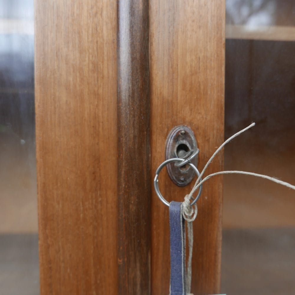 Houten vitrinekast