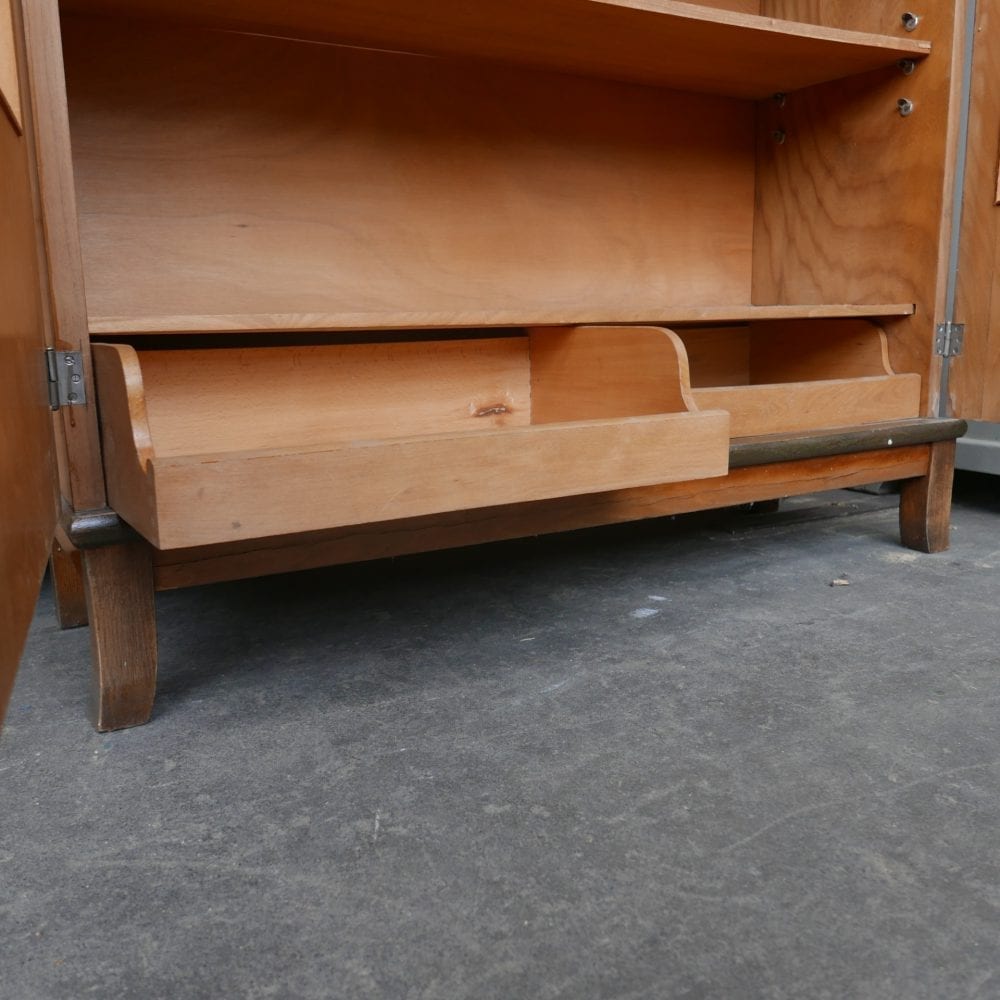 Houten vitrinekast