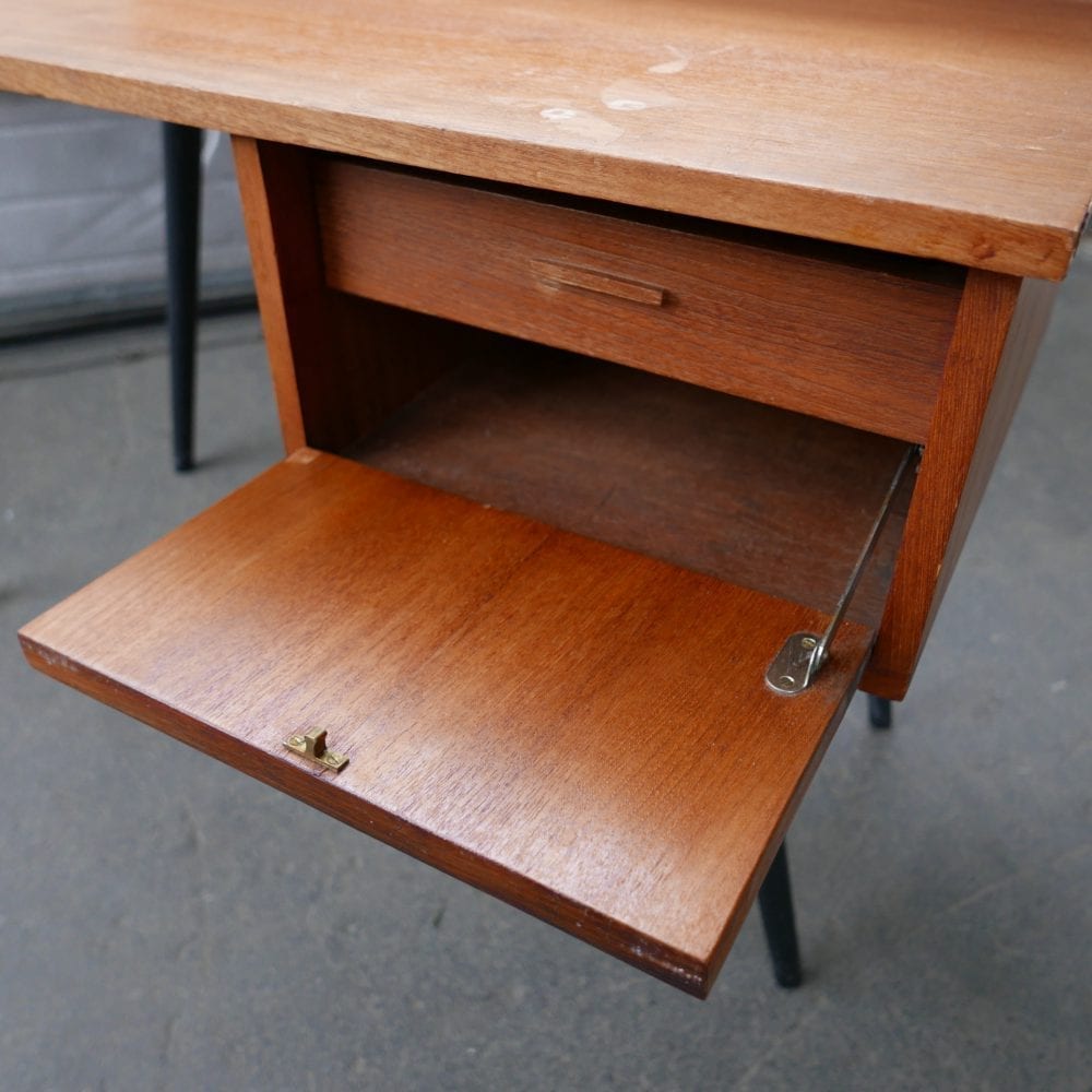 Retro vintage kinder bureau