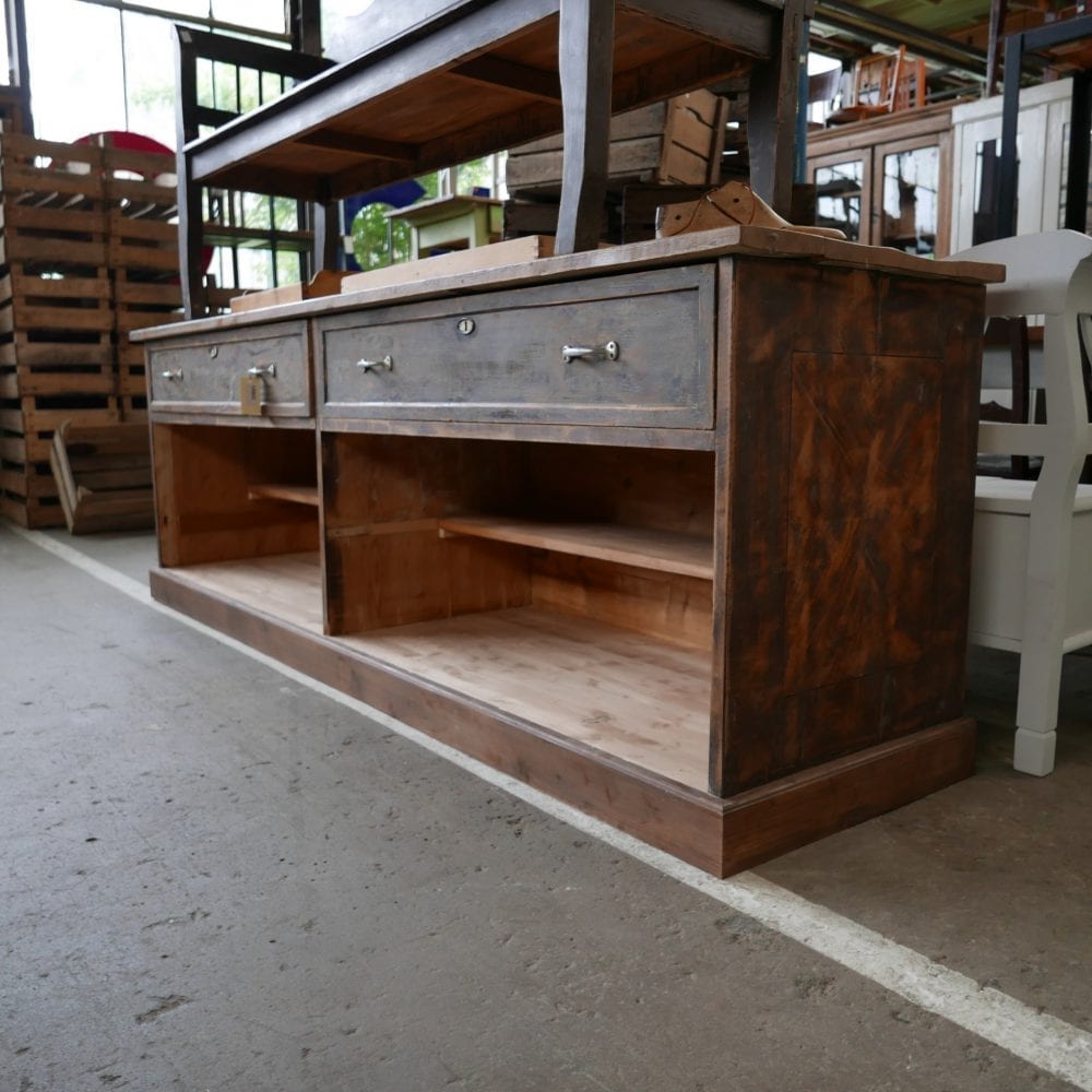 Houten bruine toog met lades