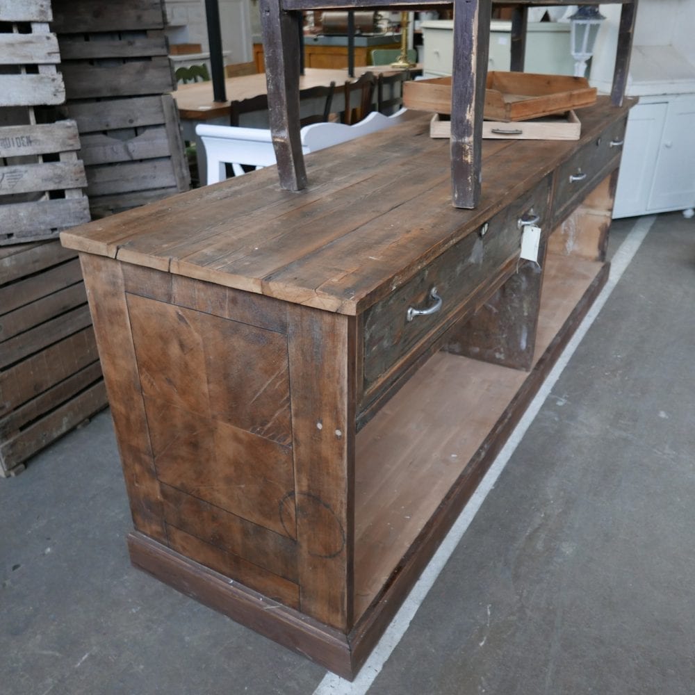 Houten bruine toog met lades