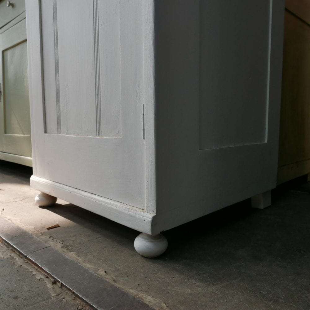 witte linnenkast