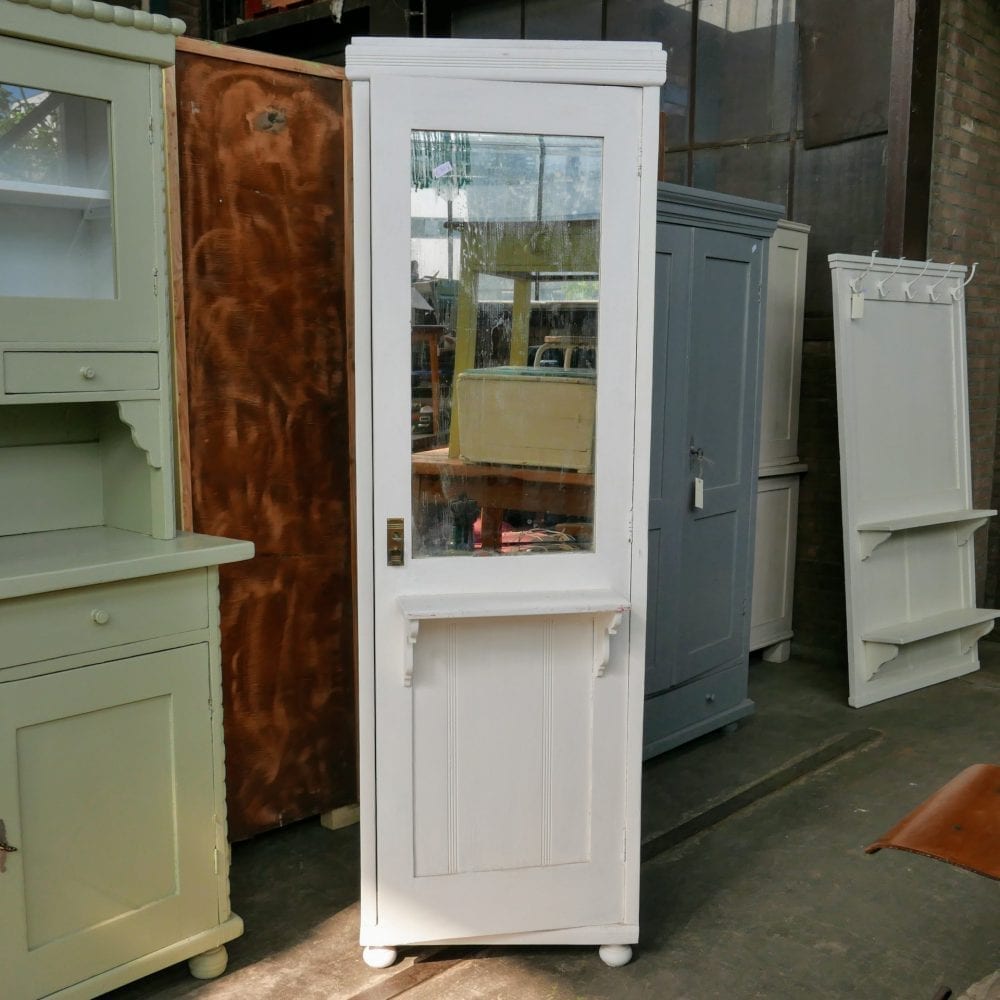 witte linnenkast