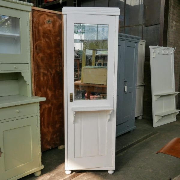 witte linnenkast