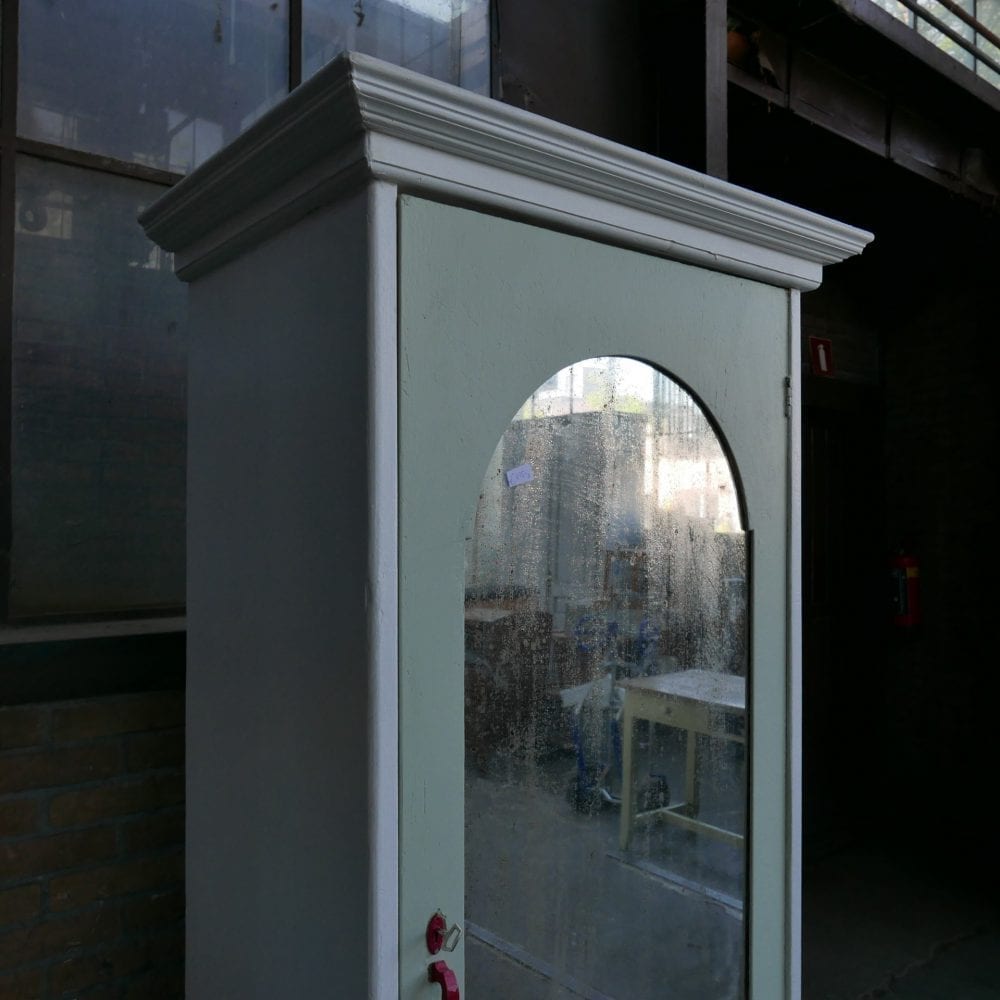 Mint-witte linnenkast