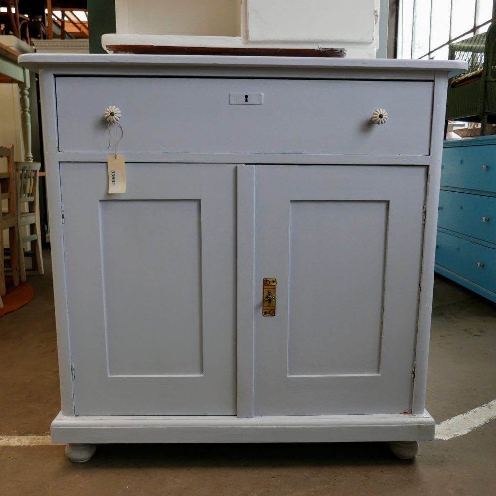 Blauwgrijze commode