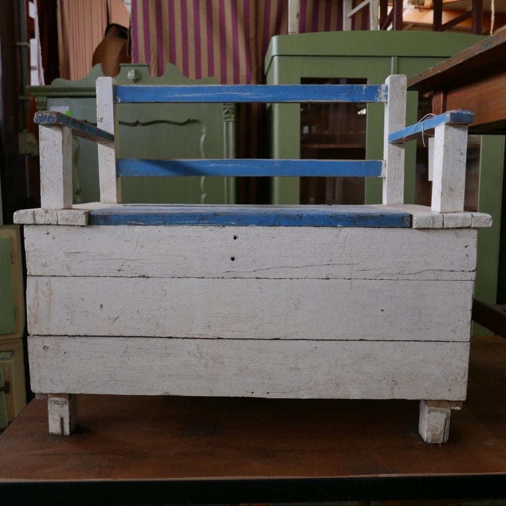 Wit-blauwe kinderbank