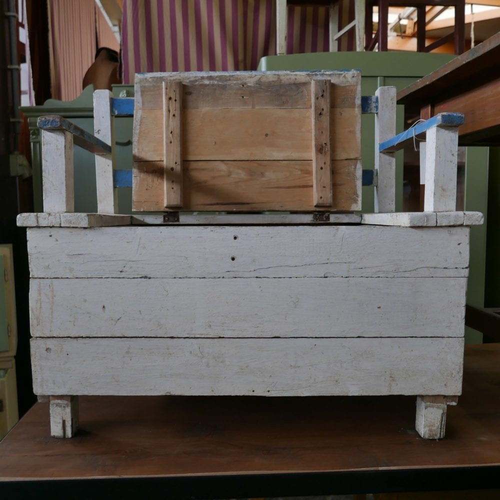 Wit-blauwe kinderbank
