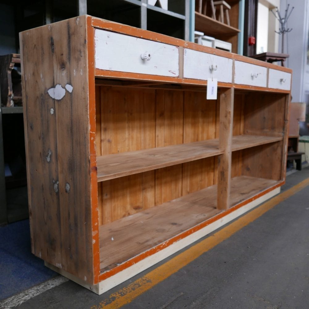 Oranje-wit dressoir