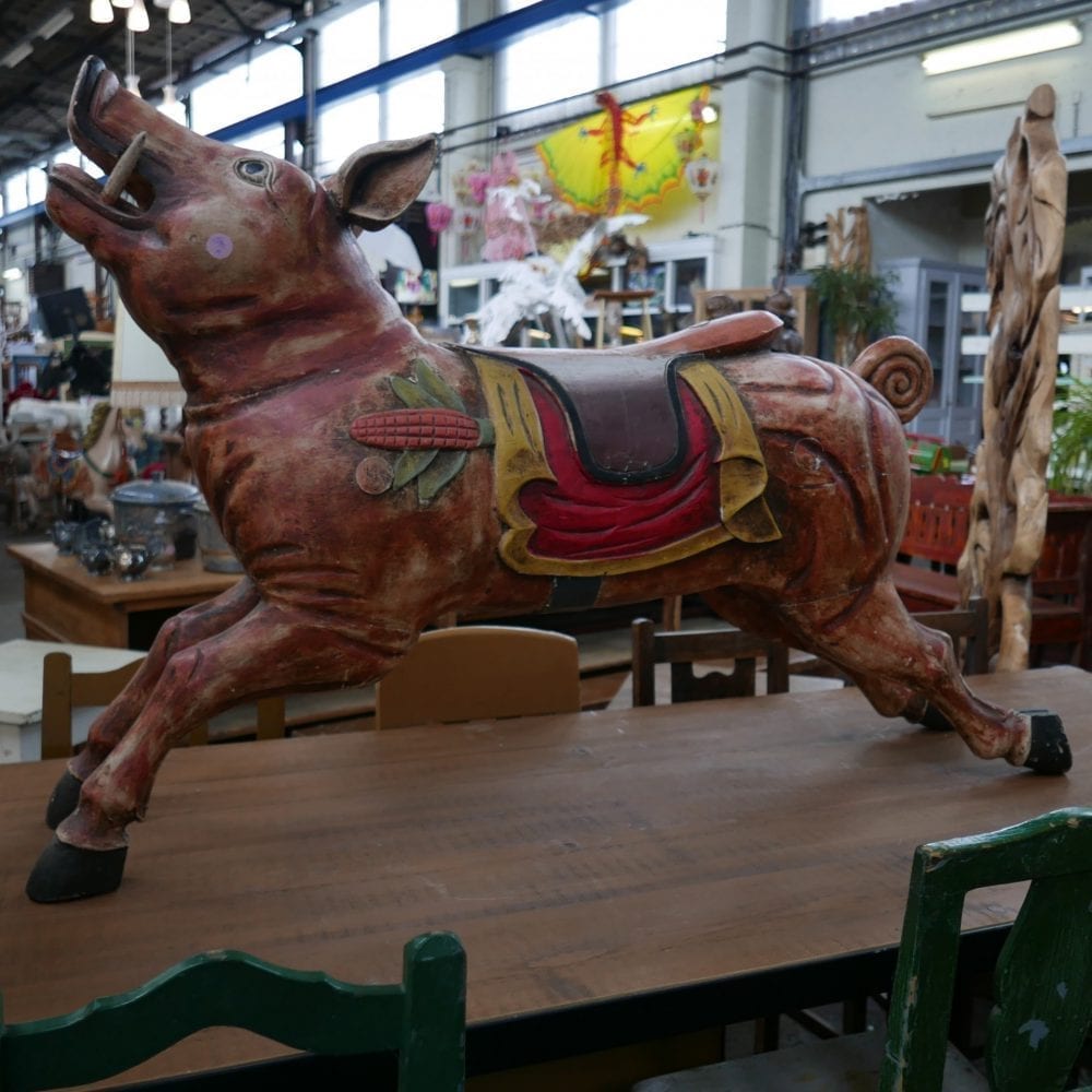 Houten varken beeld