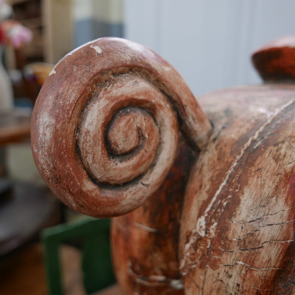 Houten varken beeld