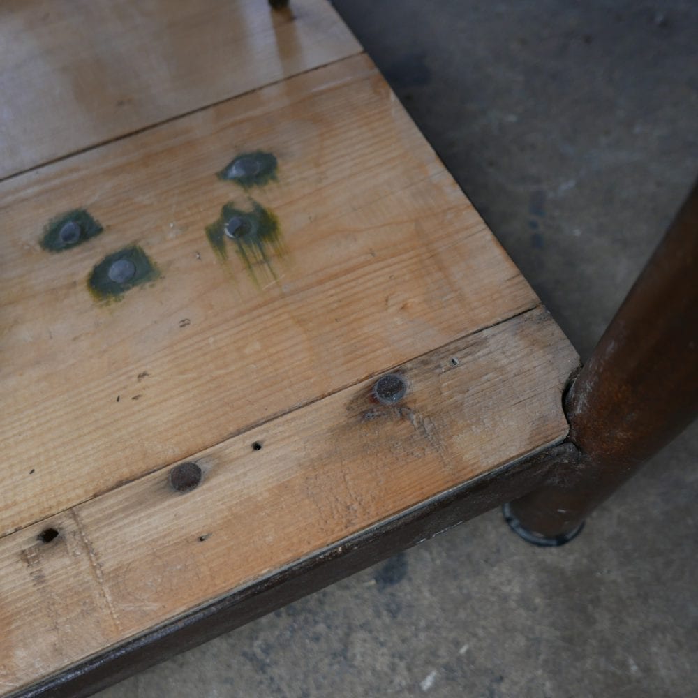 Industriële metalen tafel met onderblad