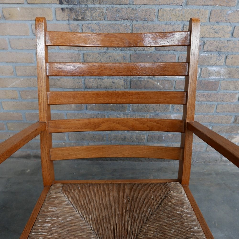 Houten fauteuil met rieten zitting