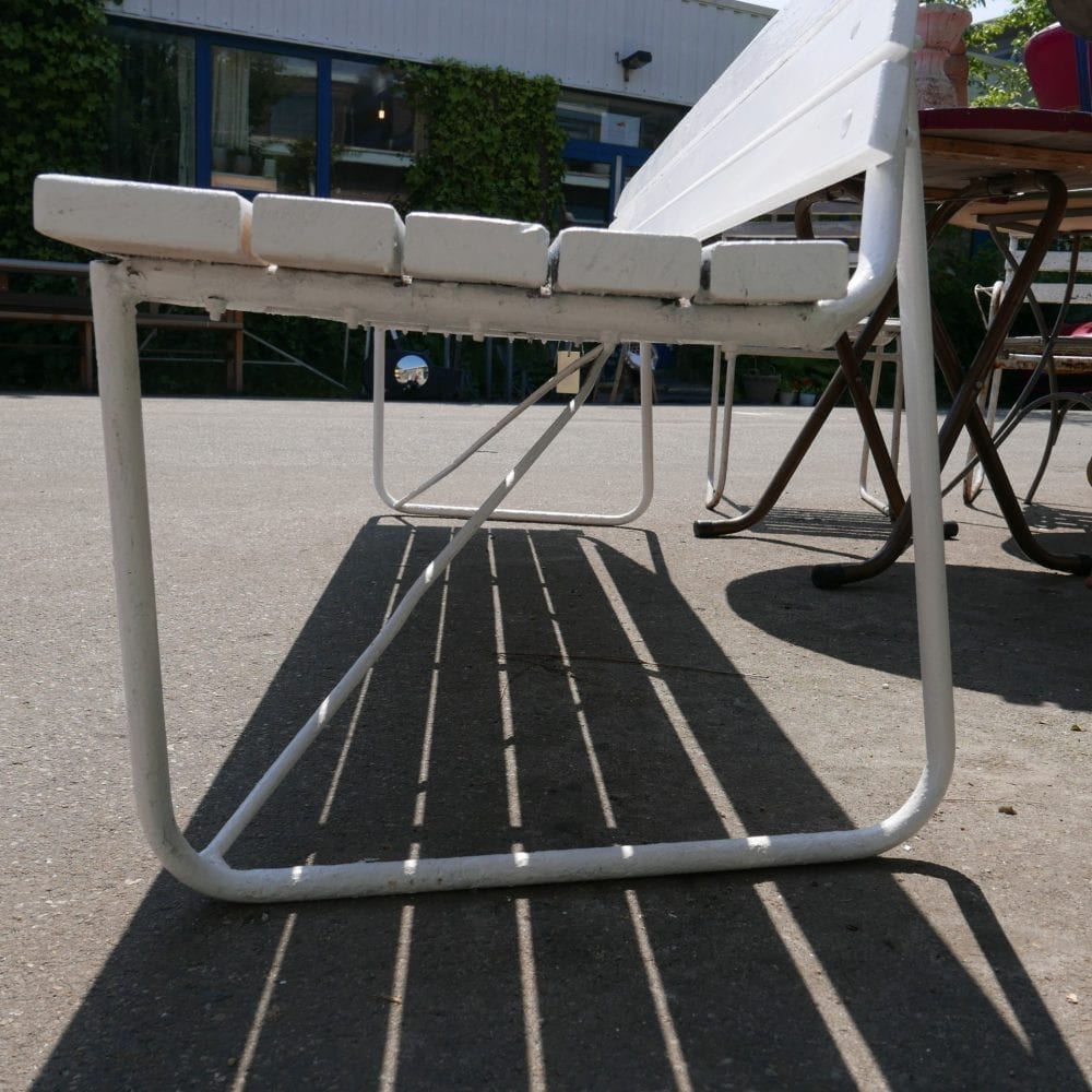 Witte metalen houten tuinbank