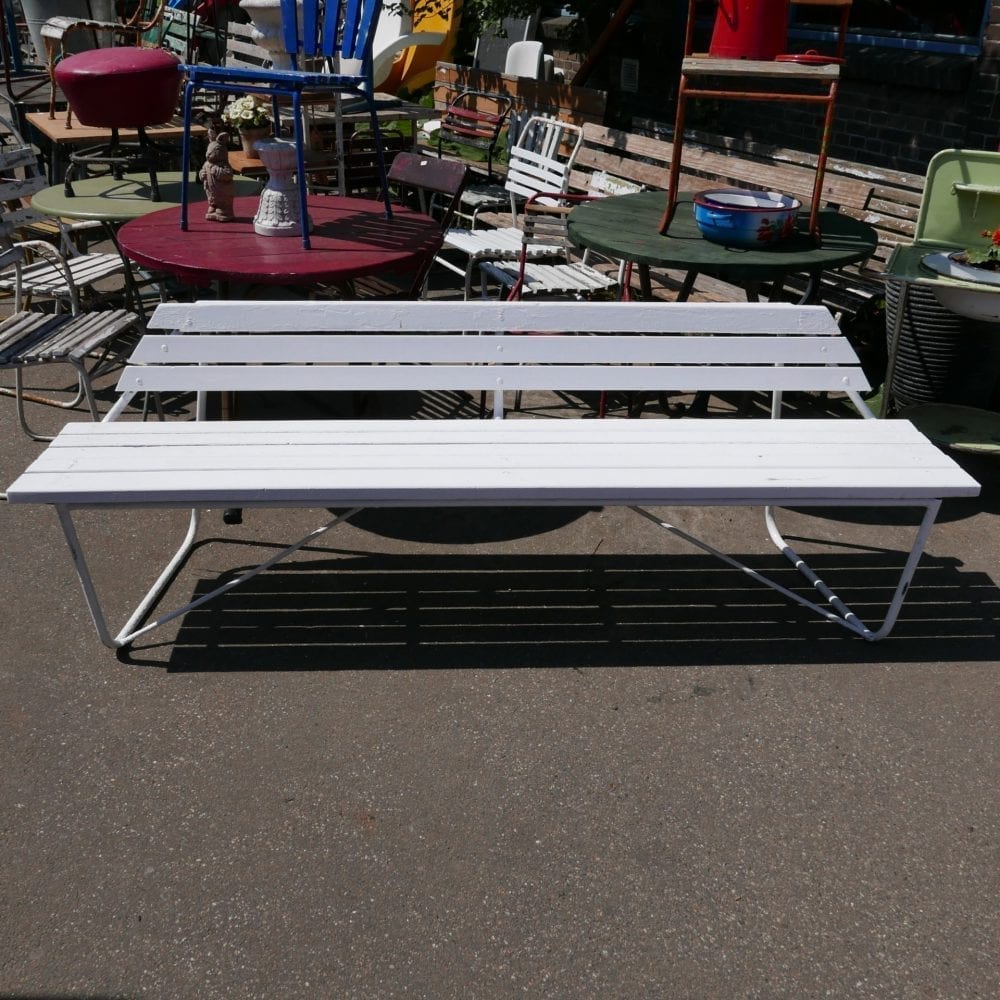 Witte metalen houten tuinbank
