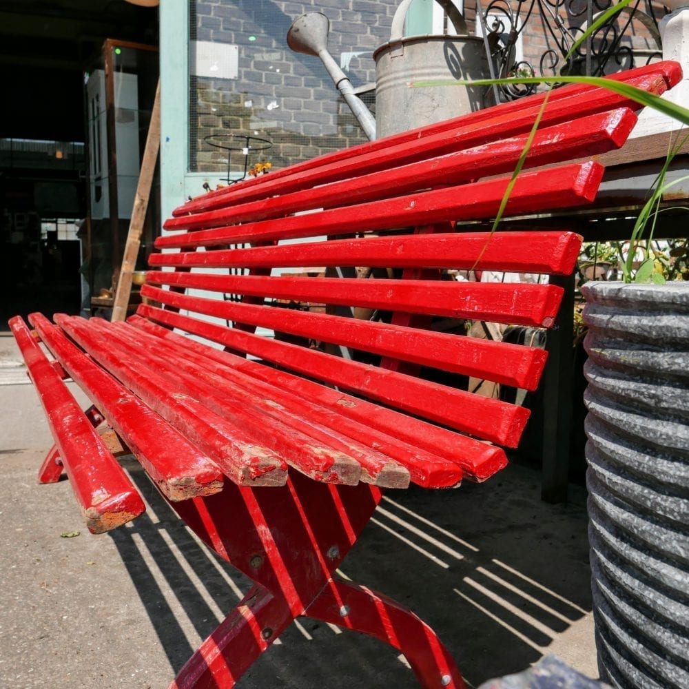 Rode houten latten tuinbank