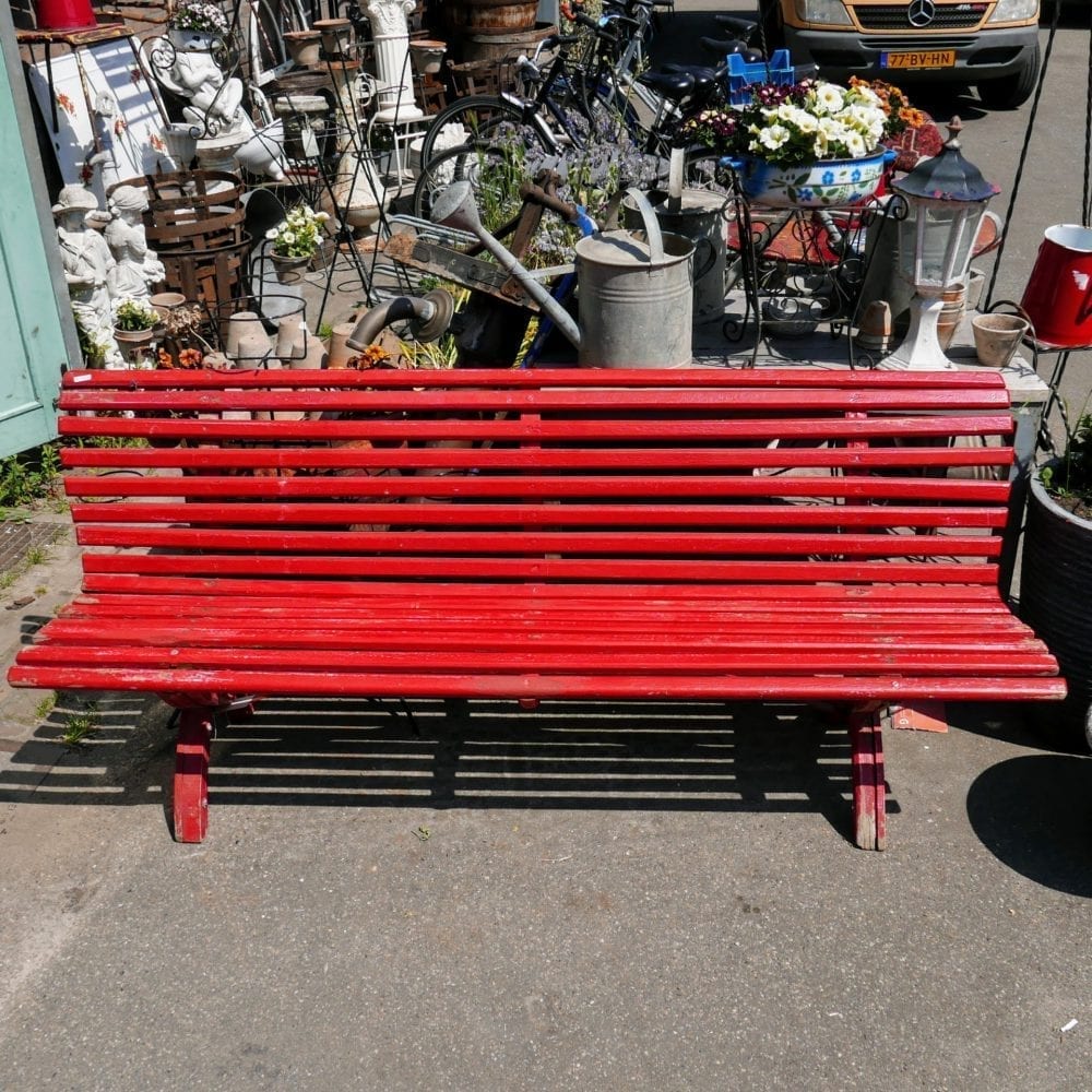 Rode houten latten tuinbank