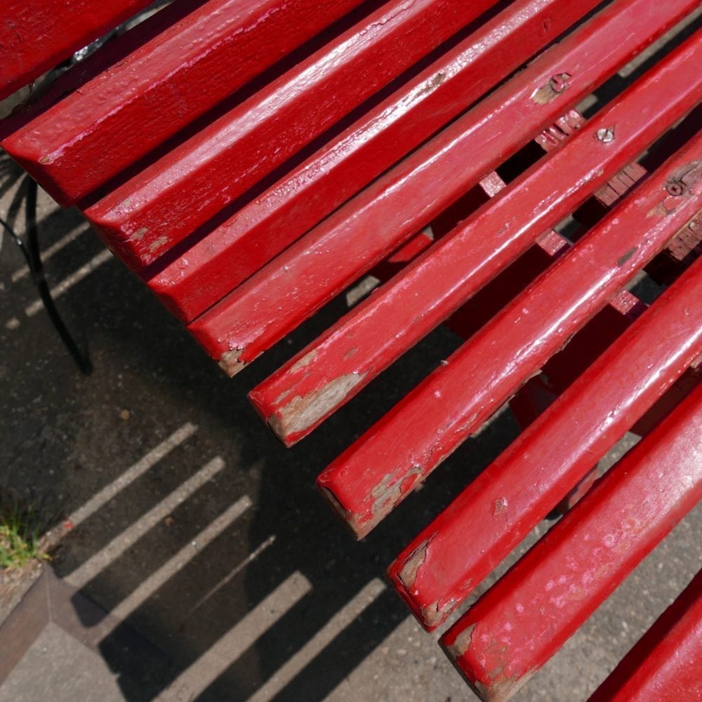 Rode houten latten tuinbank