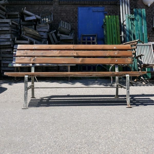 Bruine houten tuinbank