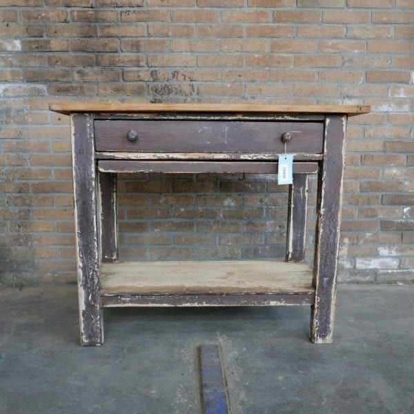bruine tafel met onderblad