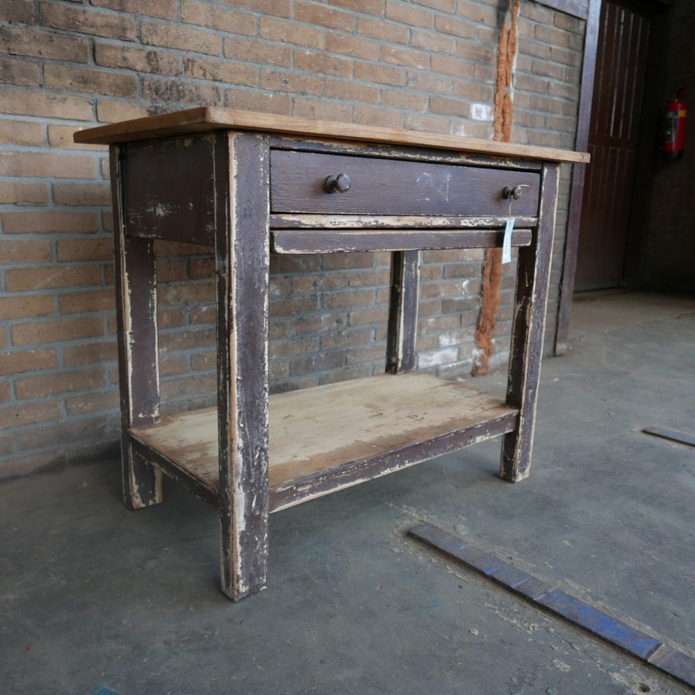 bruine tafel met onderblad