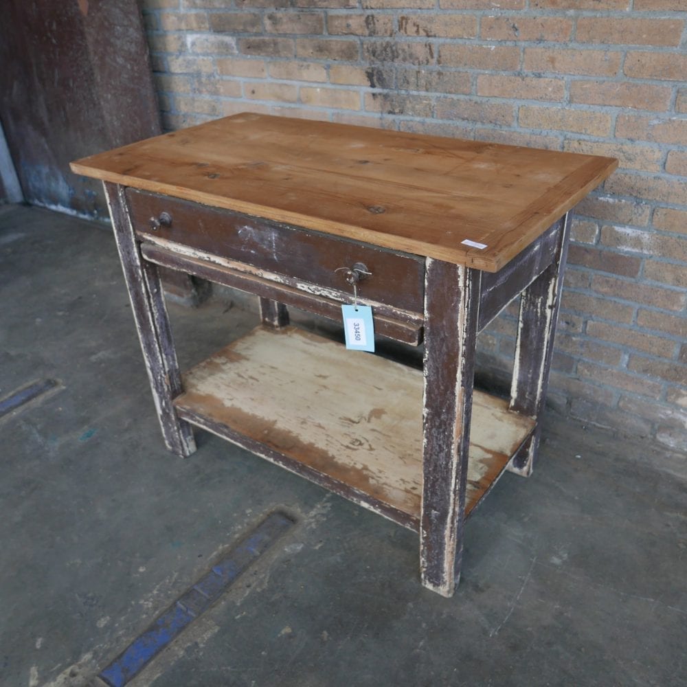 bruine tafel met onderblad