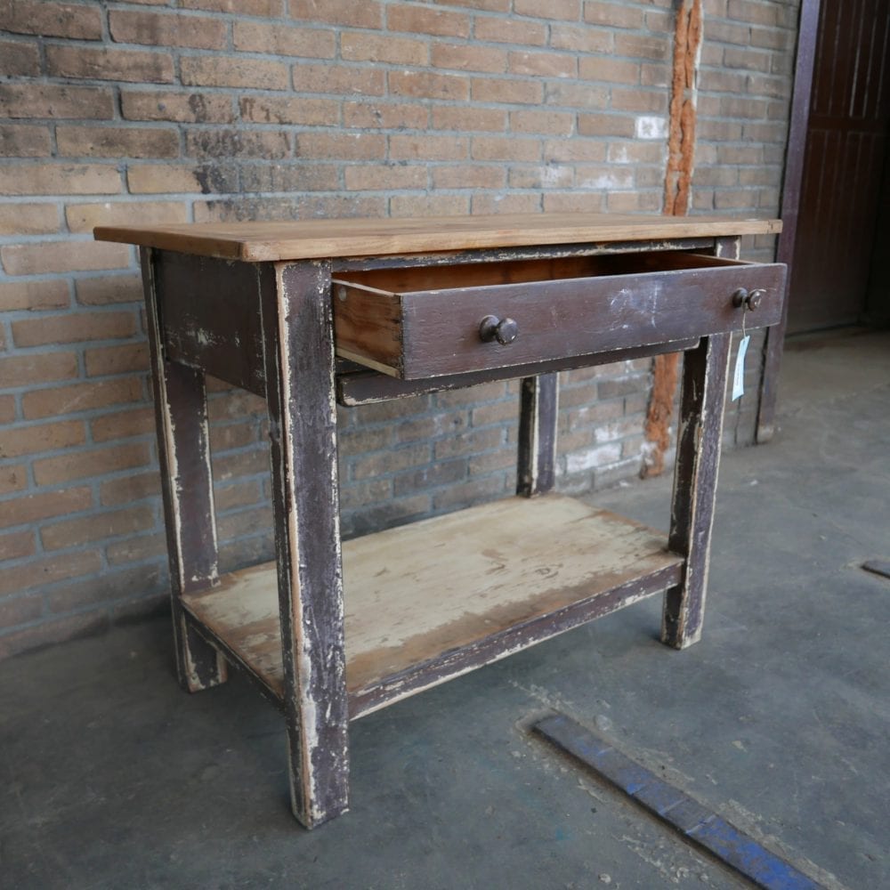bruine tafel met onderblad