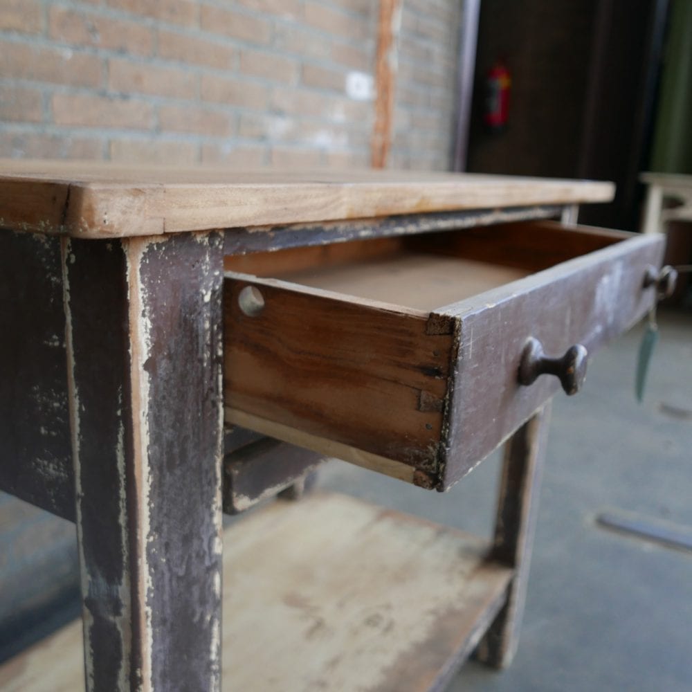 bruine tafel met onderblad